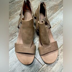 New never worn ! Size 10